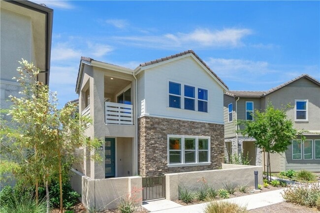 Building Photo - 156 Chorus