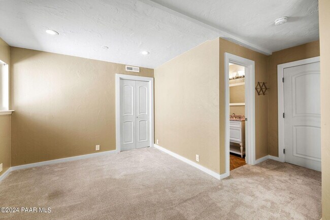 Building Photo - 306 S Virginia St