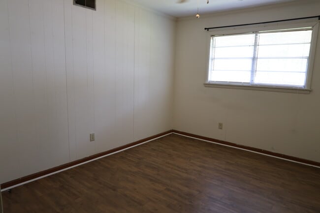 Building Photo - 101 Catherine Ave