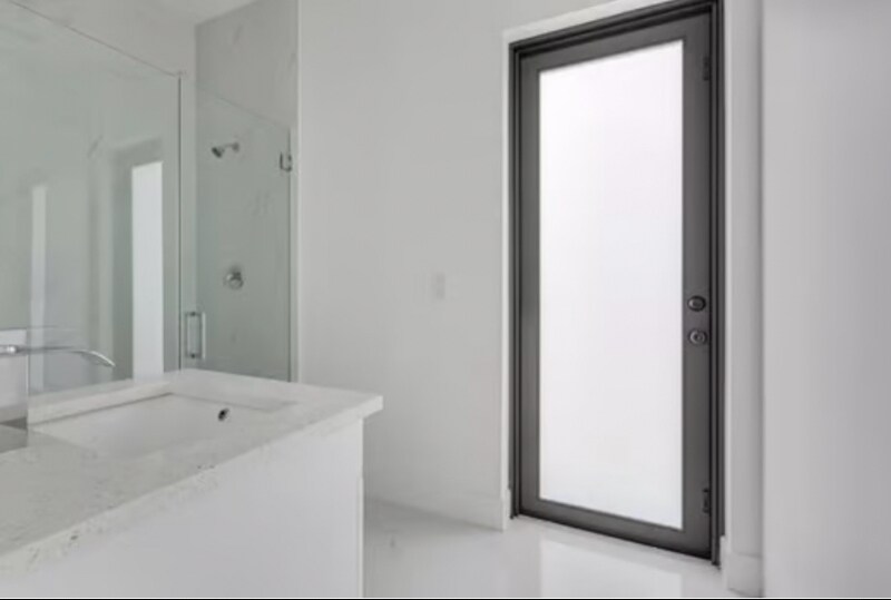 Building Photo - 134 Fox Ave