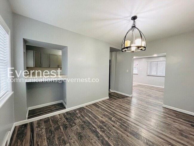 Building Photo - 303 Kirk Ave