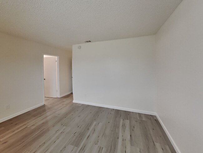 Building Photo - Freshly Remodeled 4/2 House in Oakley Available Now!