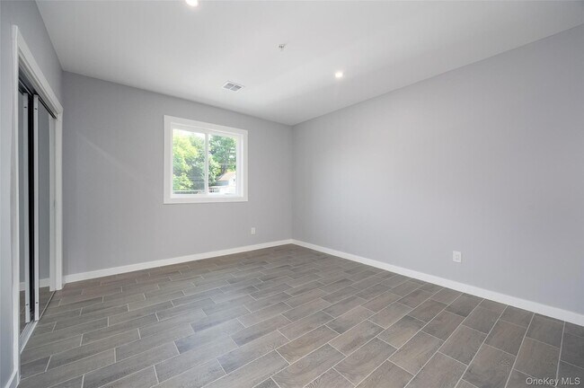Building Photo - 126 Innis Ave