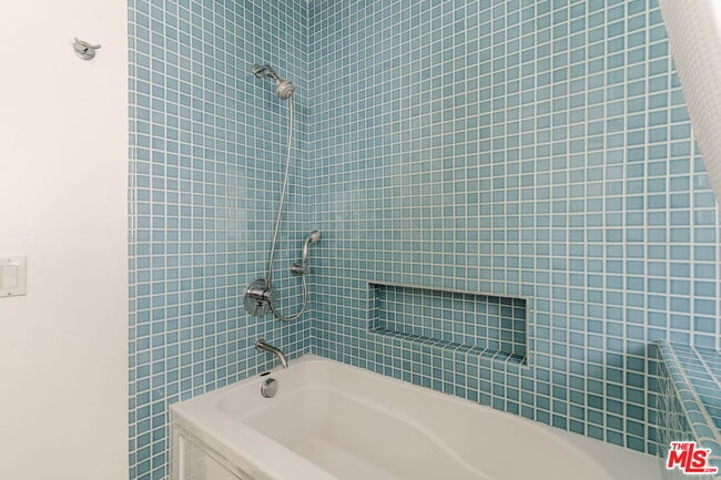 Building Photo - 2042 Sanborn Ave