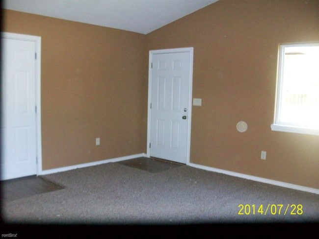 Building Photo - 3 br, 1 bath House - 2419 S Saint Clair Av...
