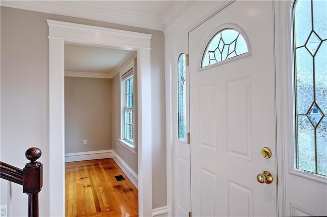 Building Photo - 11 Elmcroft Ave