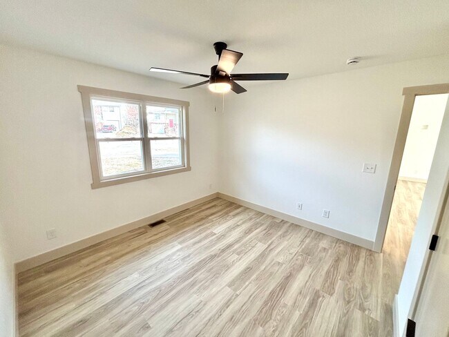 Building Photo - Newly Remodeled Home in the Heart of MHK!