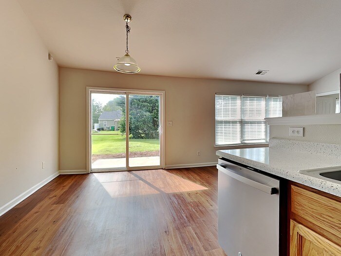 Building Photo - 730 Almora Dr