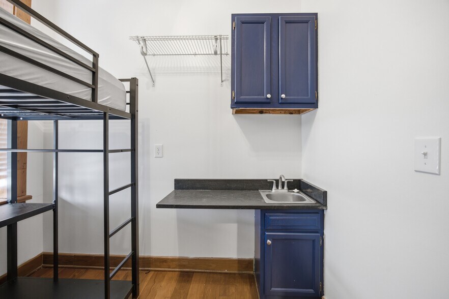 Building Photo - 823 McCallie Ave