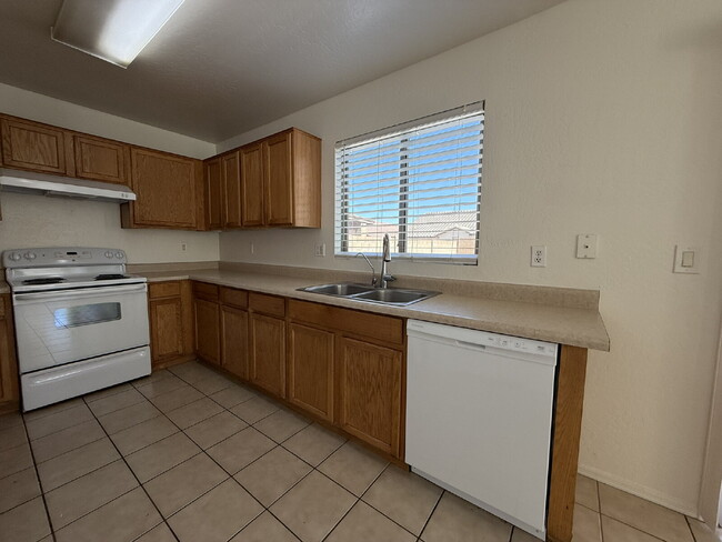 Building Photo - Updated 3-Bedroom Home with Vaulted Ceilin...