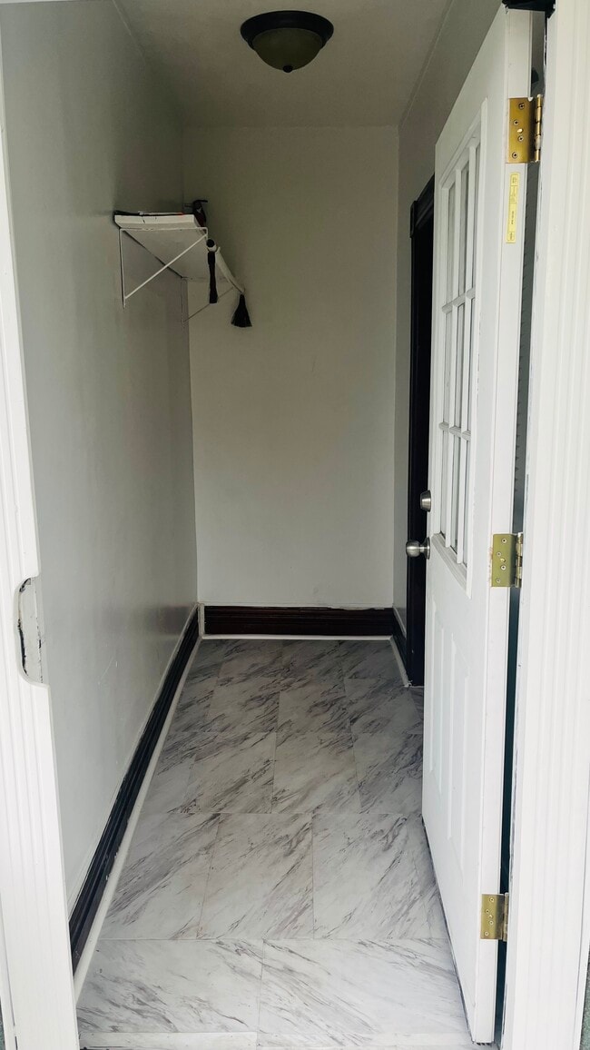 Door entrance - 1017 Mathews Ave