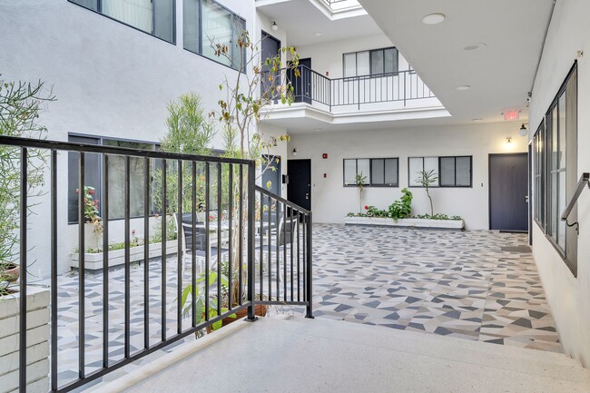 Central courtyard - Elm Luxury Investments LLC