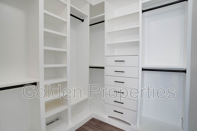 Building Photo - 2172 W Camus Dr