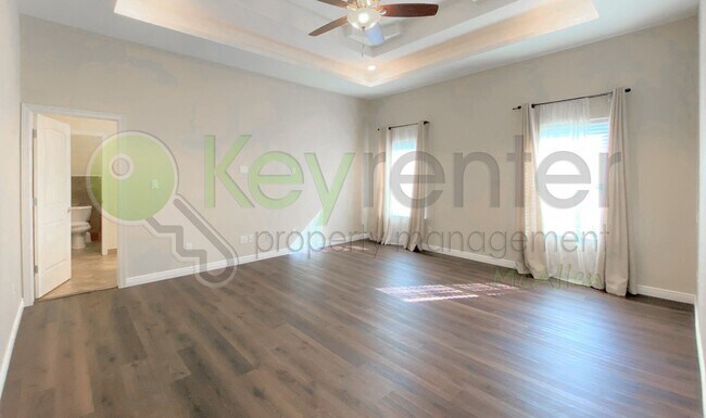 Building Photo - Beautiful 4 Bedroom- 3.5 Bathroom Home in Alamo, TX