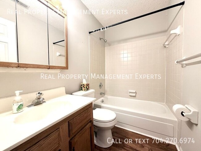 Building Photo - 20119 Henderson Rd