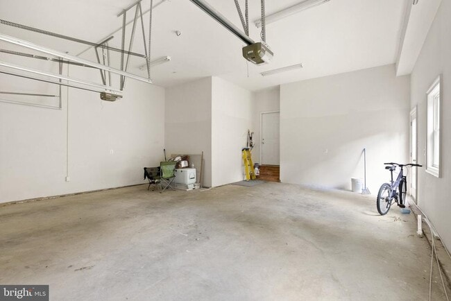 Building Photo - 7324 Statecrest Dr