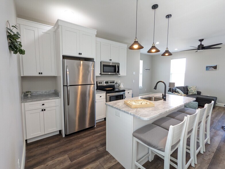 Building Photo - 301 Coral Gables St