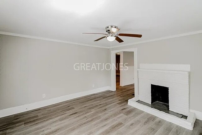 Building Photo - 608 77th Way S