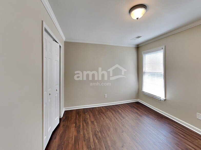 Building Photo - 2923 Villa Lake Dr