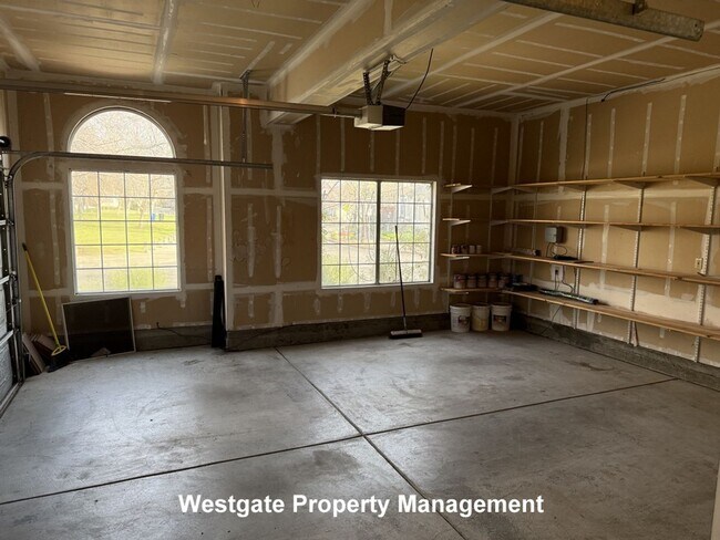 Building Photo - 545 Almanor St