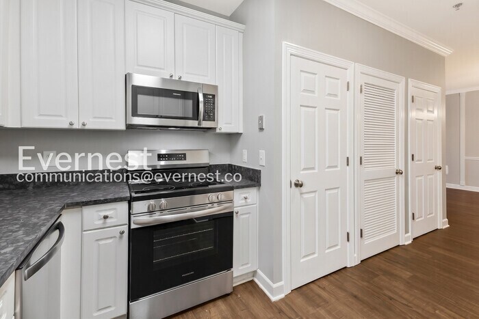 Building Photo - 116 31st Ave N