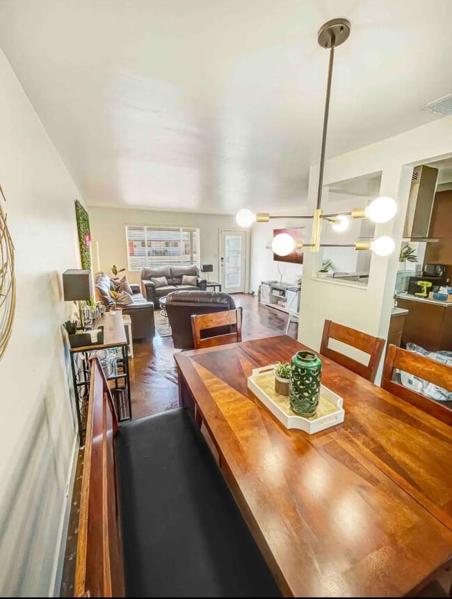 Building Photo - 6558 E 2nd St