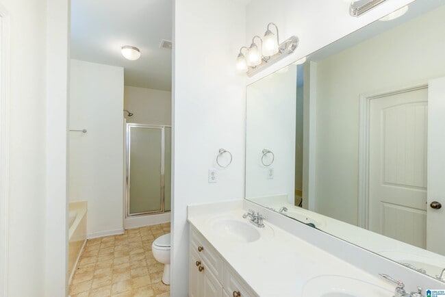 Building Photo - 2348 Ridgemont Dr