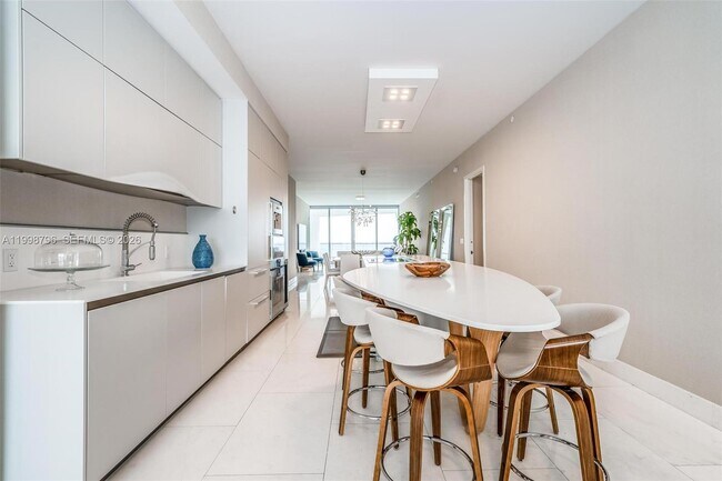 Building Photo - 16901 Collins Ave