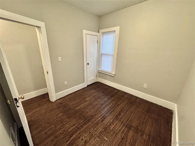 Building Photo - 14570 Lappin St