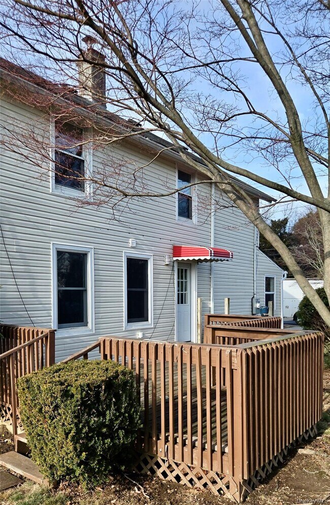 Building Photo - 190 W Pulaski Rd