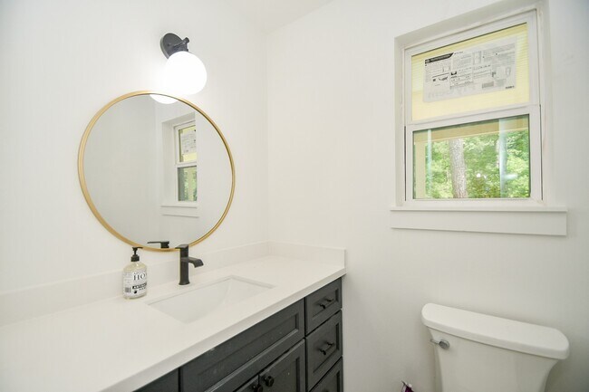 Building Photo - 6914 Evergreen St