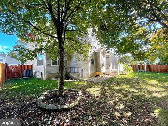 Building Photo - 20871 Freedom Run Dr