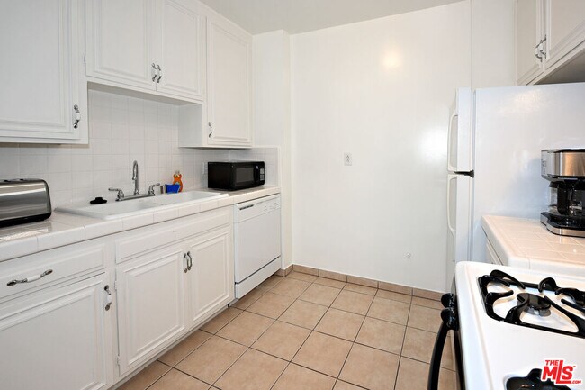 Building Photo - 3720 Vinton Ave