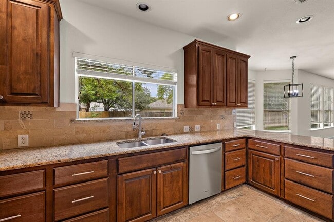 Building Photo - 1221 Boerne Dr