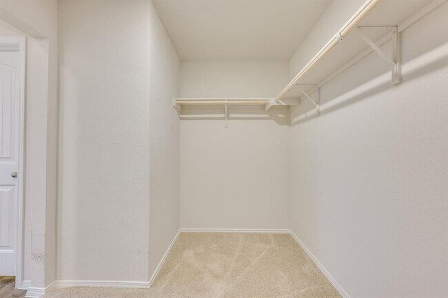 Building Photo - 307 N Richland Dr