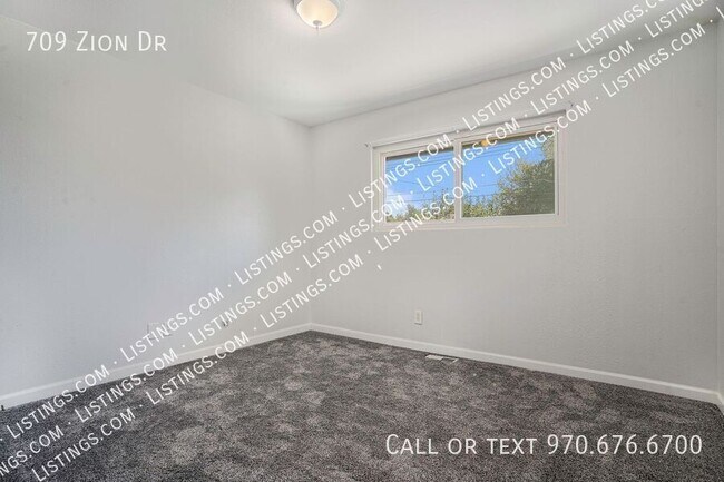 Building Photo - 709 Zion Dr