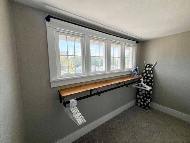 Building Photo - Beautifully Renovated & Fully Furnished Home in Peoria Heights!