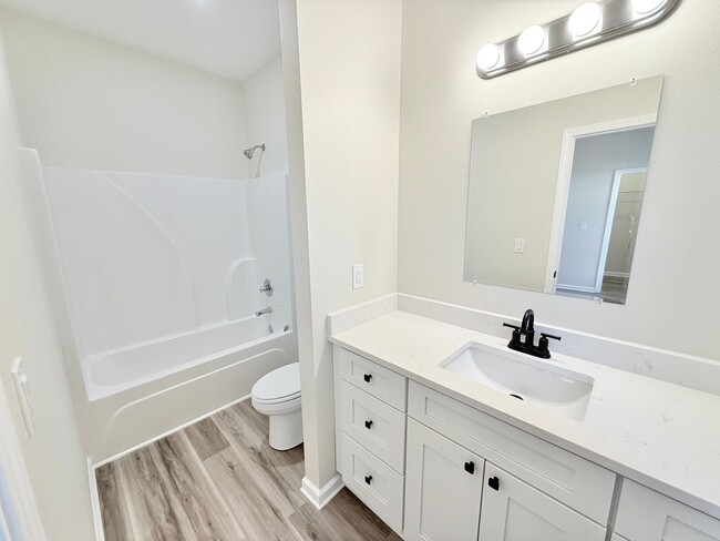 Building Photo - Modern 2-Bedroom Duplex