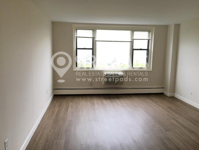 Building Photo - 2 bedroom in Cambridge MA 02138