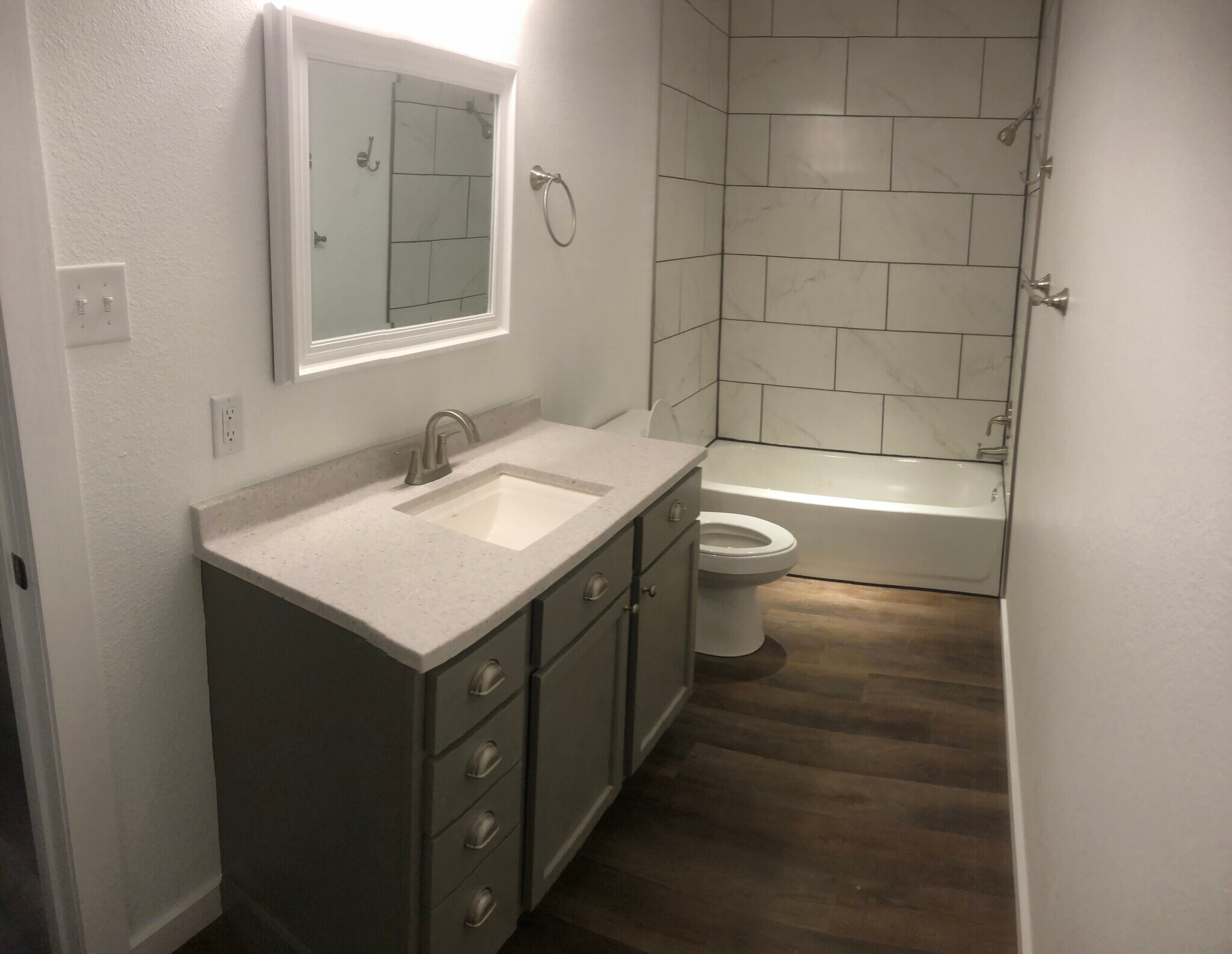 Master Bathroom - 106 Matthews St