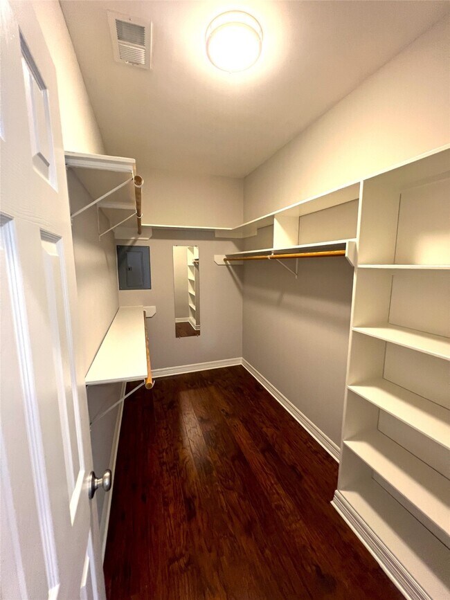 Building Photo - 7206 N Fawn River Cir