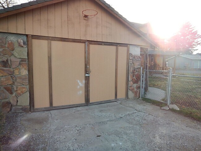 Building Photo - 0467