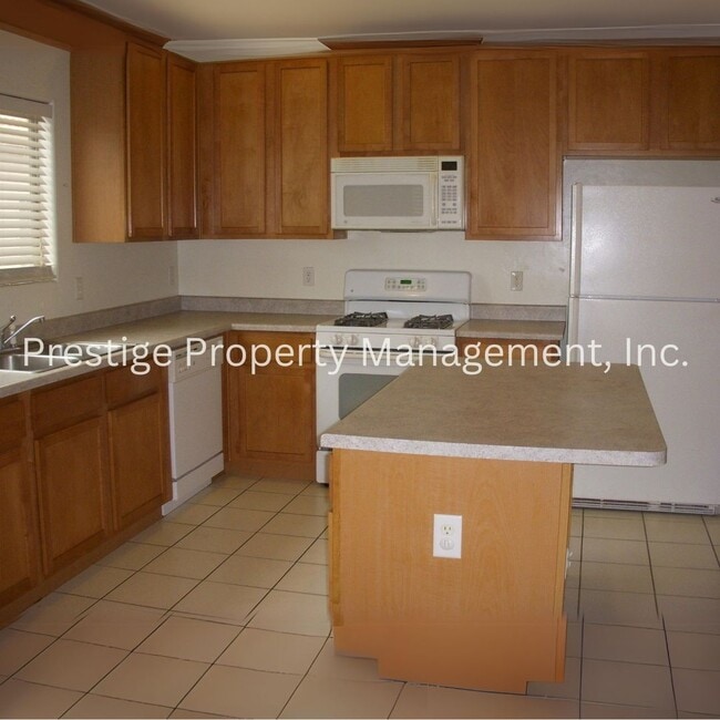 Building Photo - Beautiful Home with 3 Car Garage in Sonora...