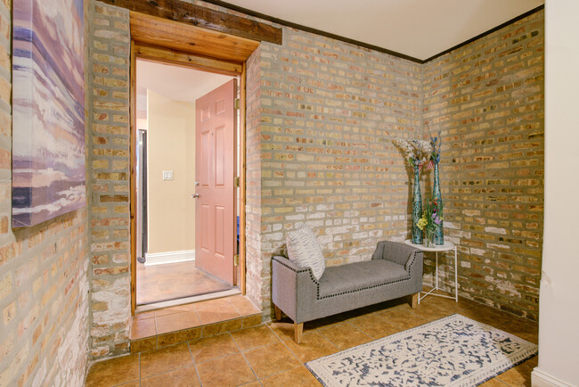Building Photo - 5001 S King Dr