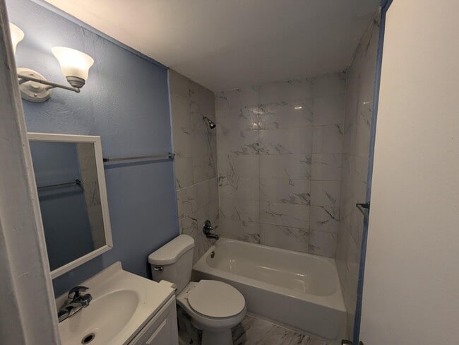 Building Photo - 140 Minna Ln