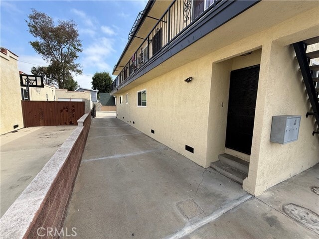 Building Photo - 564 W MacArthur Ave