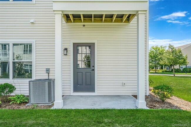 Building Photo - 725 Eastview Dr