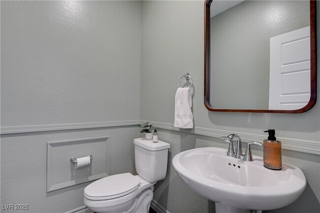 Building Photo - 600 Carriage Hill Dr