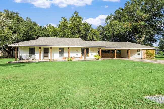 Building Photo - 120 Roxanne Dr