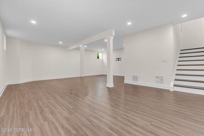 Building Photo - 17 Kitchen Ave